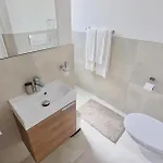 1 Bedroom Lovely In דירה וודיצה