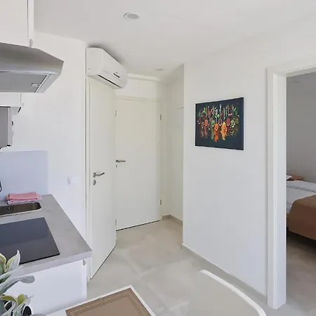 1 Bedroom Lovely In Apartament