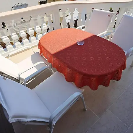 Апартаменты 1 Bedroom Gorgeous In *