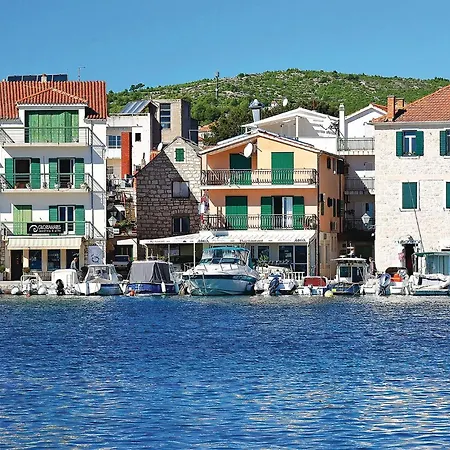 1 Bedroom Gorgeous In Appartamento Vodice