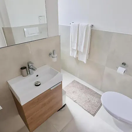 1 Bedroom Lovely In Lägenhet Vodice