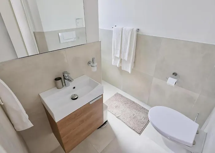 1 Bedroom Gorgeous In Appartamento Vodice